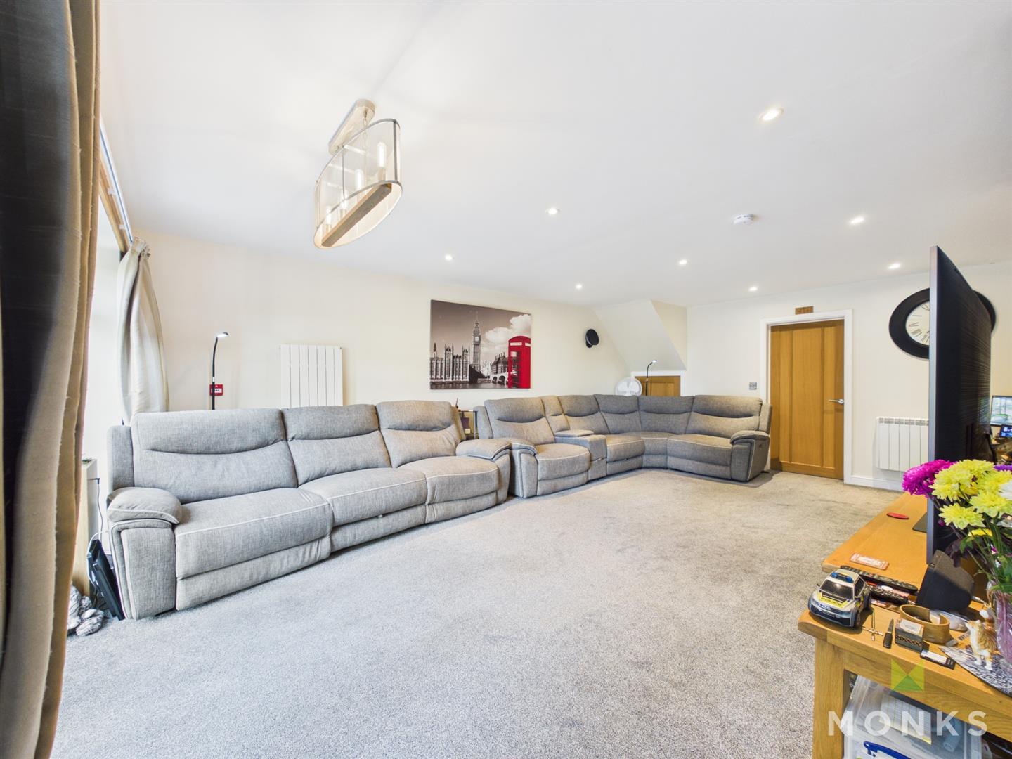 Everglades Brynhafod Lane, Oswestry, SY11 1SH For Sale
